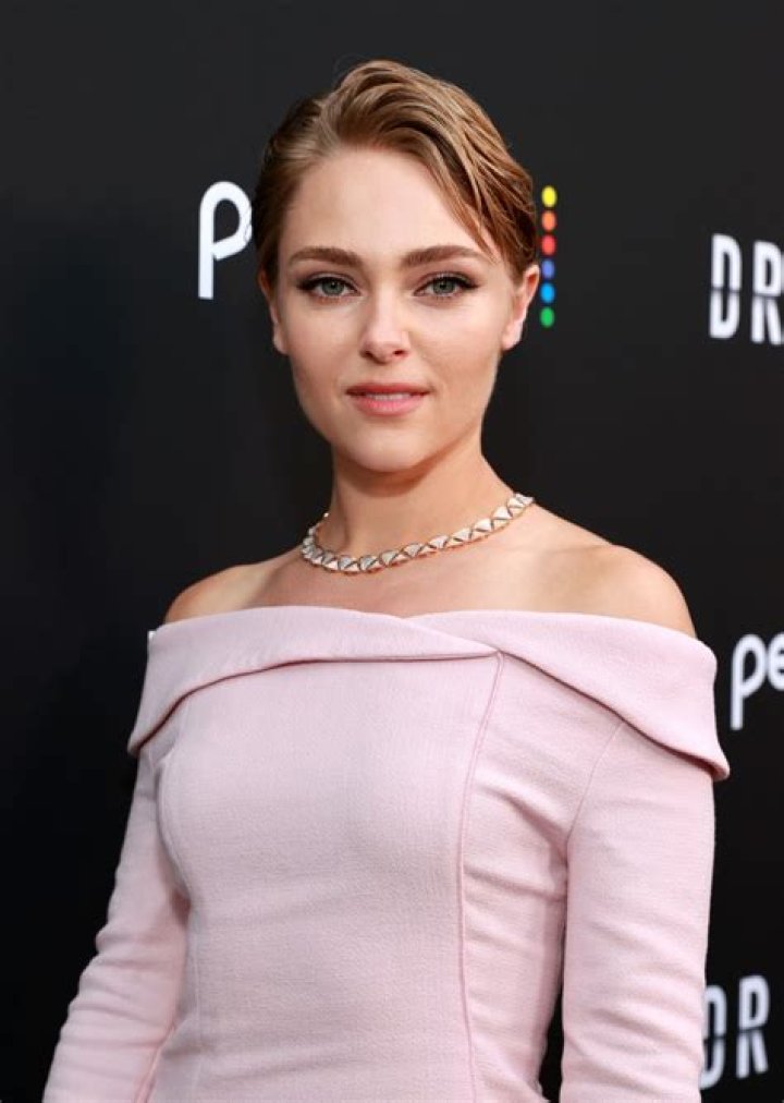 AnnaSophia Robb Pixie Cut Looks Adorable