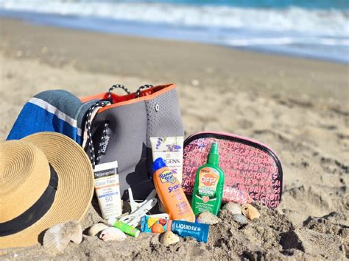 beach bag essentials beauty