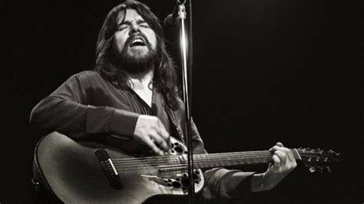 Bob Seger Performs a Moving 'Against The Wind' in 1980 Watch Rolling