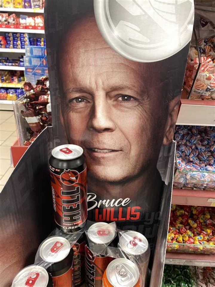 Bruce Willis drinks coffee in Hudson Hawk