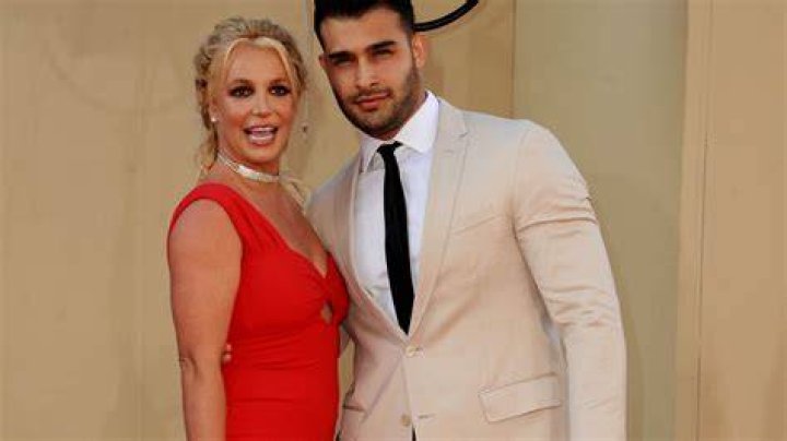 Does Britney Spears Pay Her Husband To Stay With Her_(1)