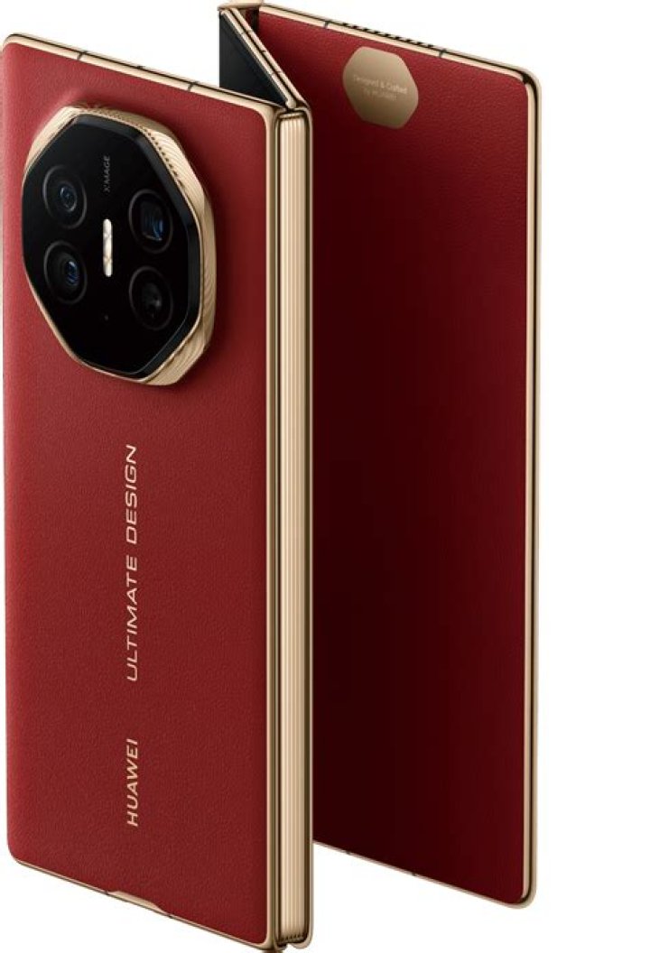 Huawei Mate 40 Pro close up of ring camera Huawei Mate 40 Pro close up of ring camera