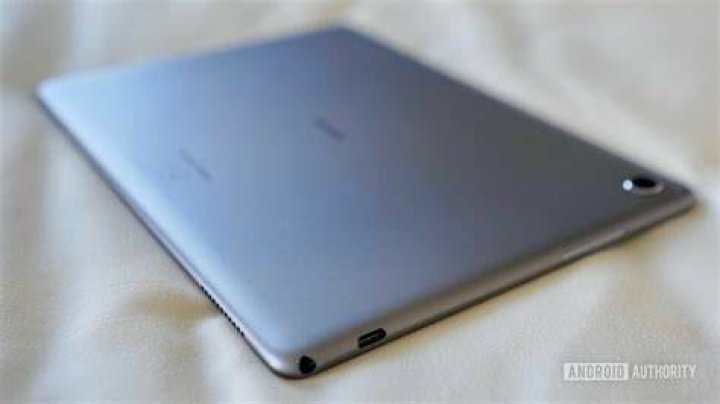 AA_review_Huawei_MediaPad_M5_Lite01572 Huawei MediaPad 5 Lite corner with headphone jack and usb type-c jack