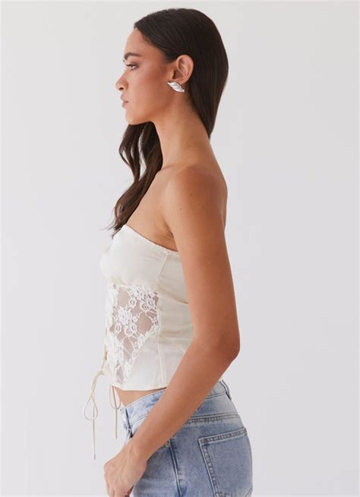 lace up top