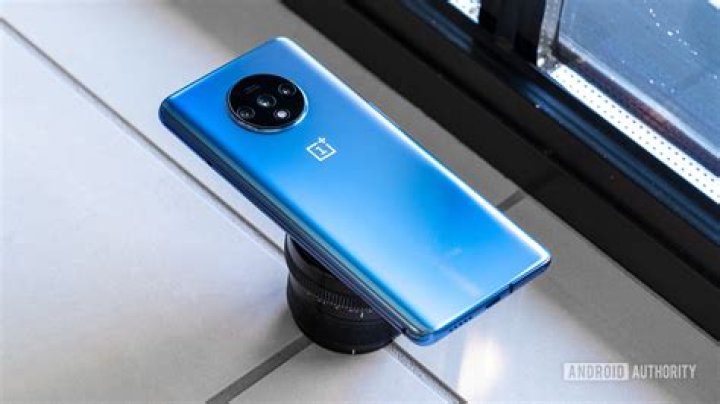 OnePlus 7T back face down at angle 1 OnePlus 7T back face down at angle 1