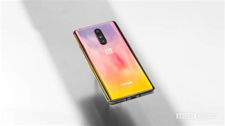 OnePlus 8 back pretty colors