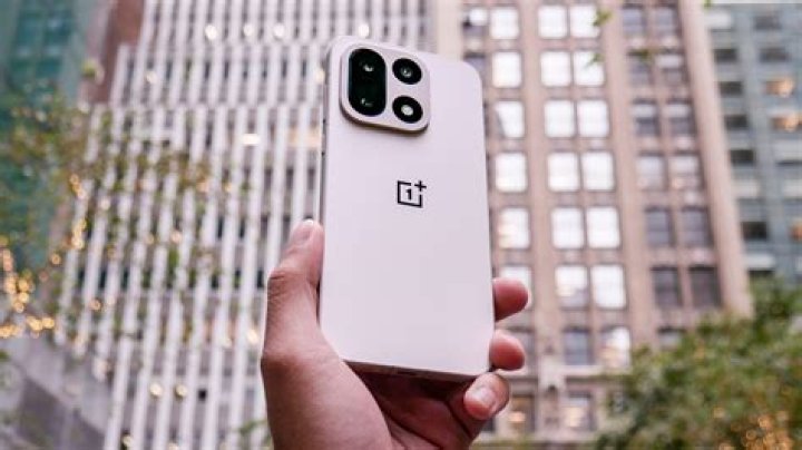 OnePlus 9 review above