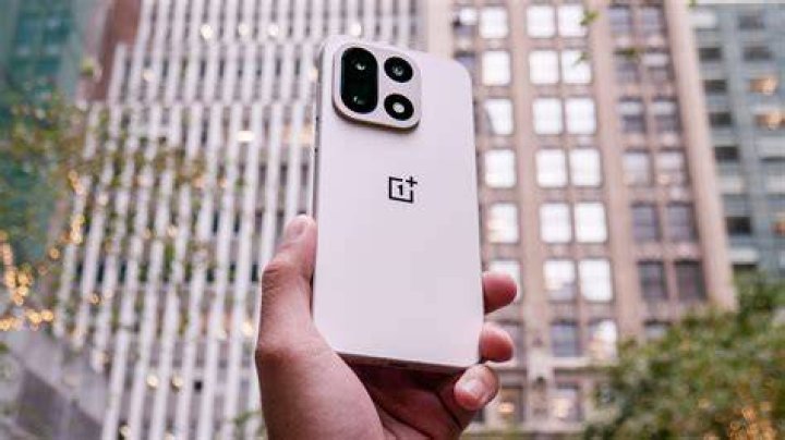 OnePlus 9 review default apps