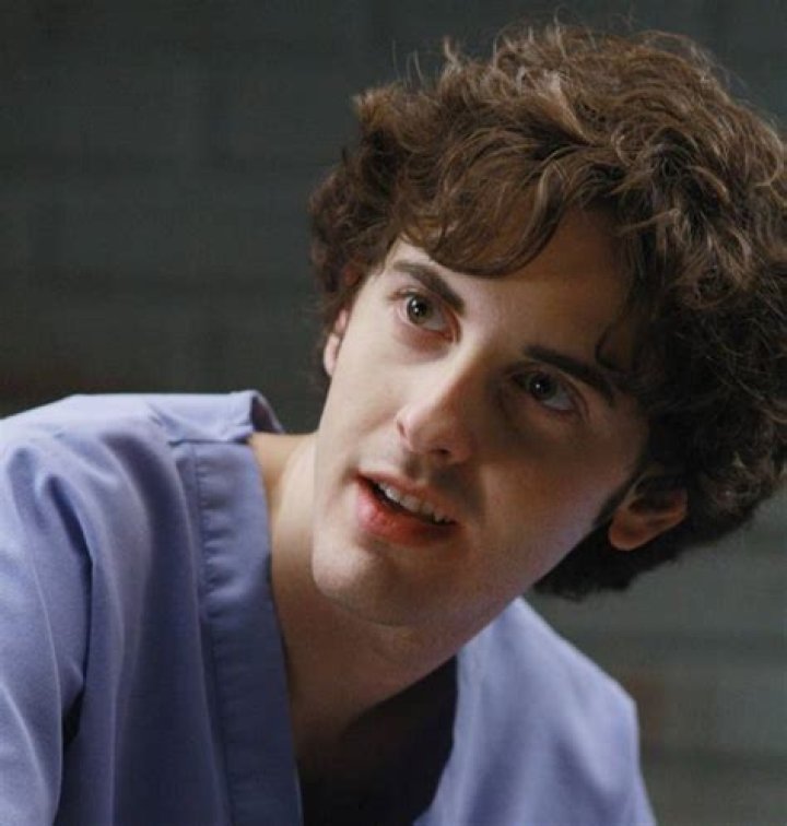 Steve Mostow from Grey's Anatomy in blue scrubs 